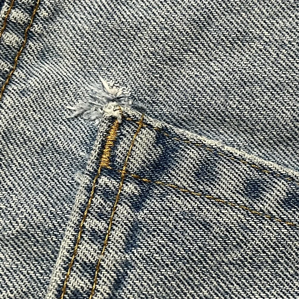 Vintage Levis 34x30 Jeans 550 USA Levi Skate Distressed Thrashed Denim 1990s